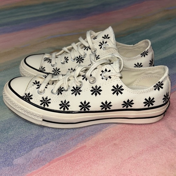 Converse Chuck 70 Low Ox Holiday Sweater Canvas women’s size 8 Sneakers - Picture 2 of 10